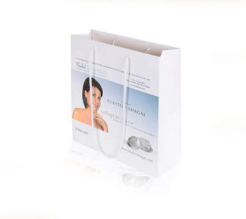 White trade fair paper bag with long handle